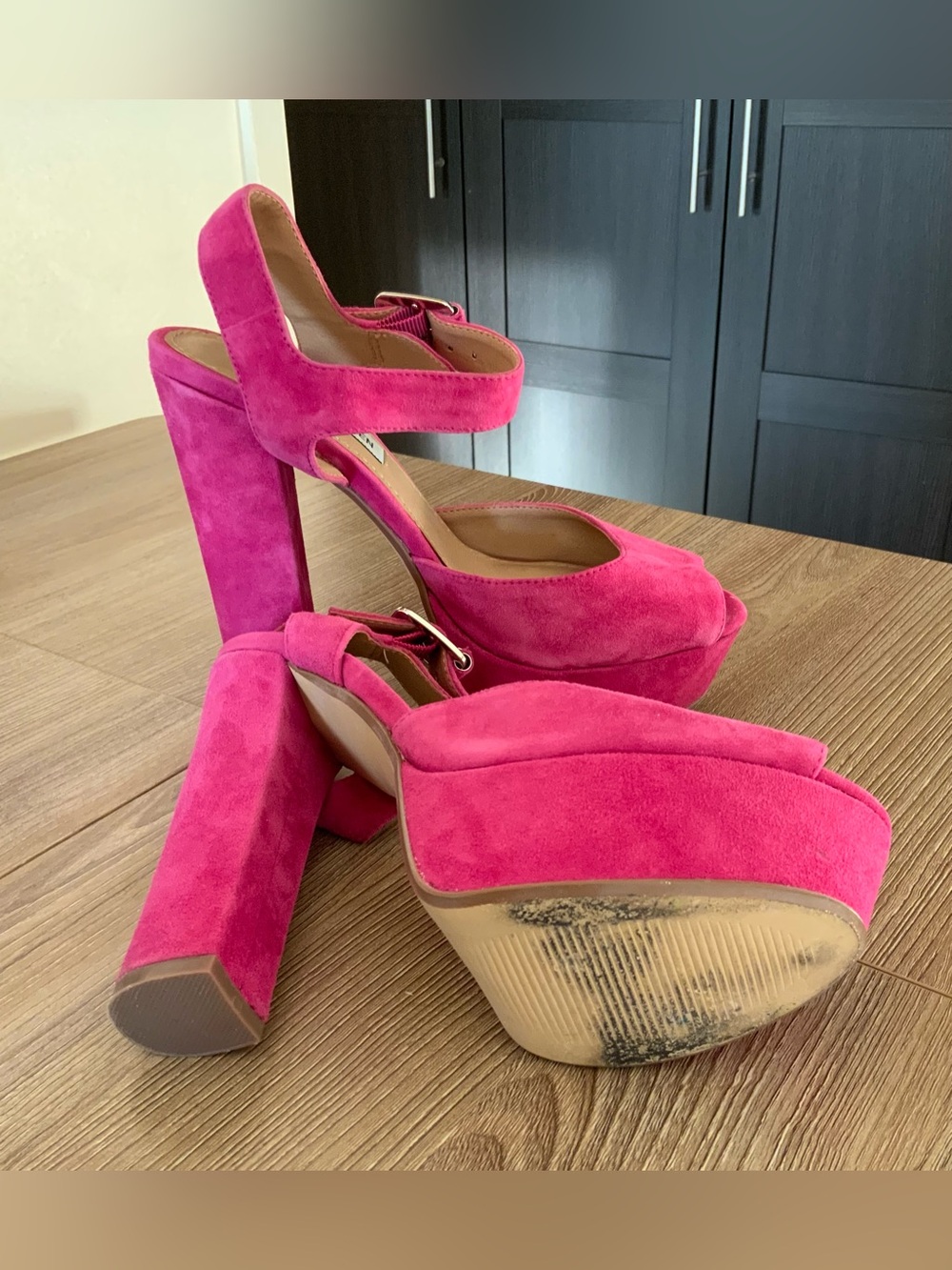 Steve Madden Jilly Fuchsia Suede Ankle Strap Platform Heel Sandals size 7